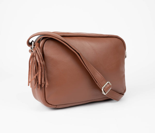 Avenue Zara ‘Zed’ Leather Medium Cross Body Bag Cognac